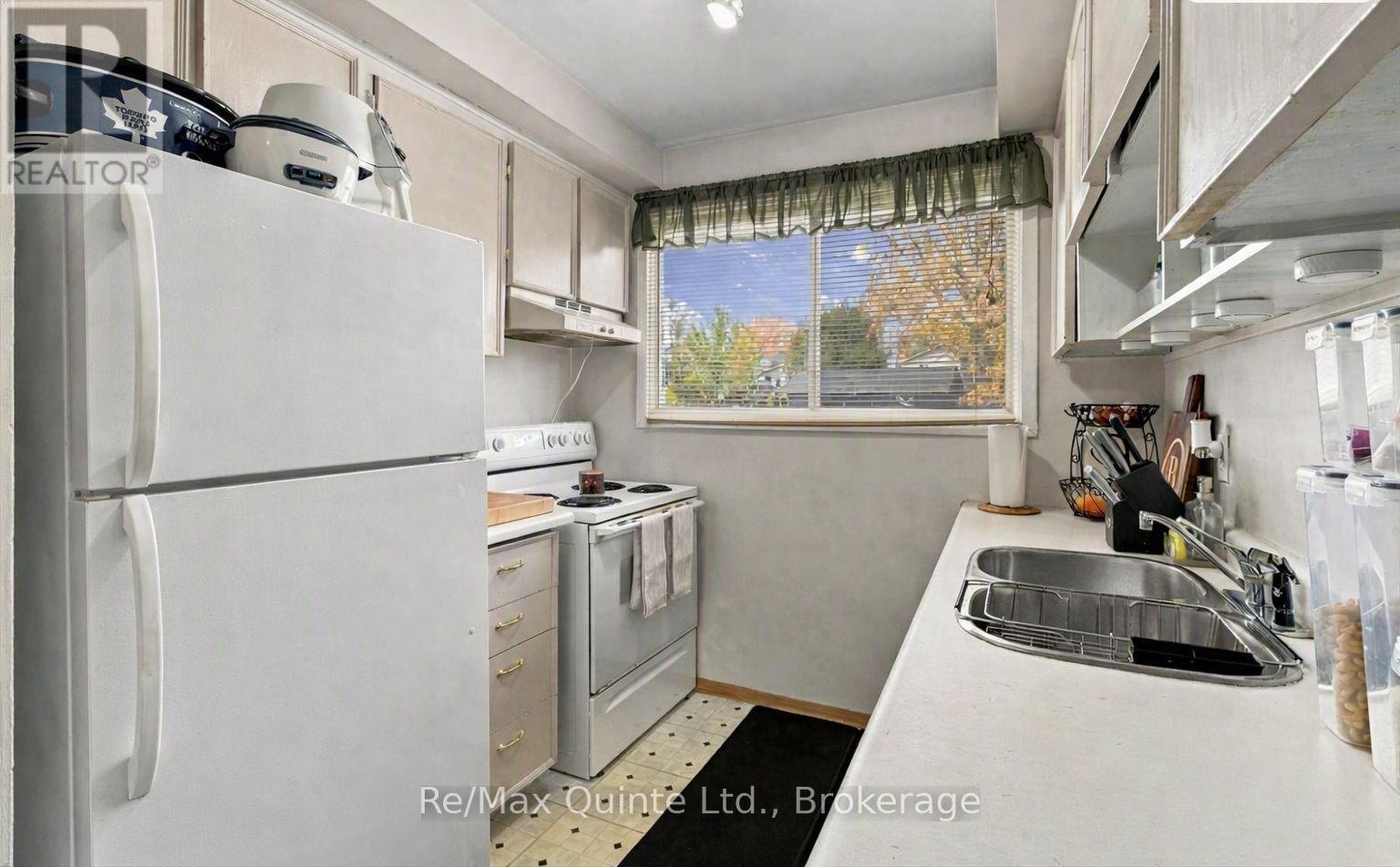 17- 17 Tiffany Place, Quinte West, ON photo 7