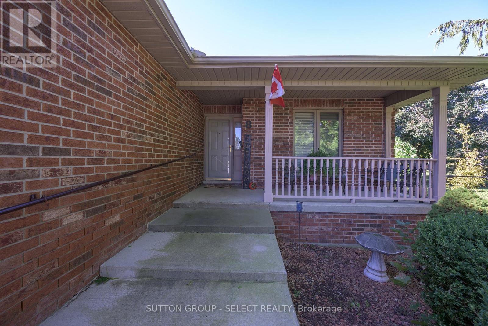 8 Kennedy Court — photo 2