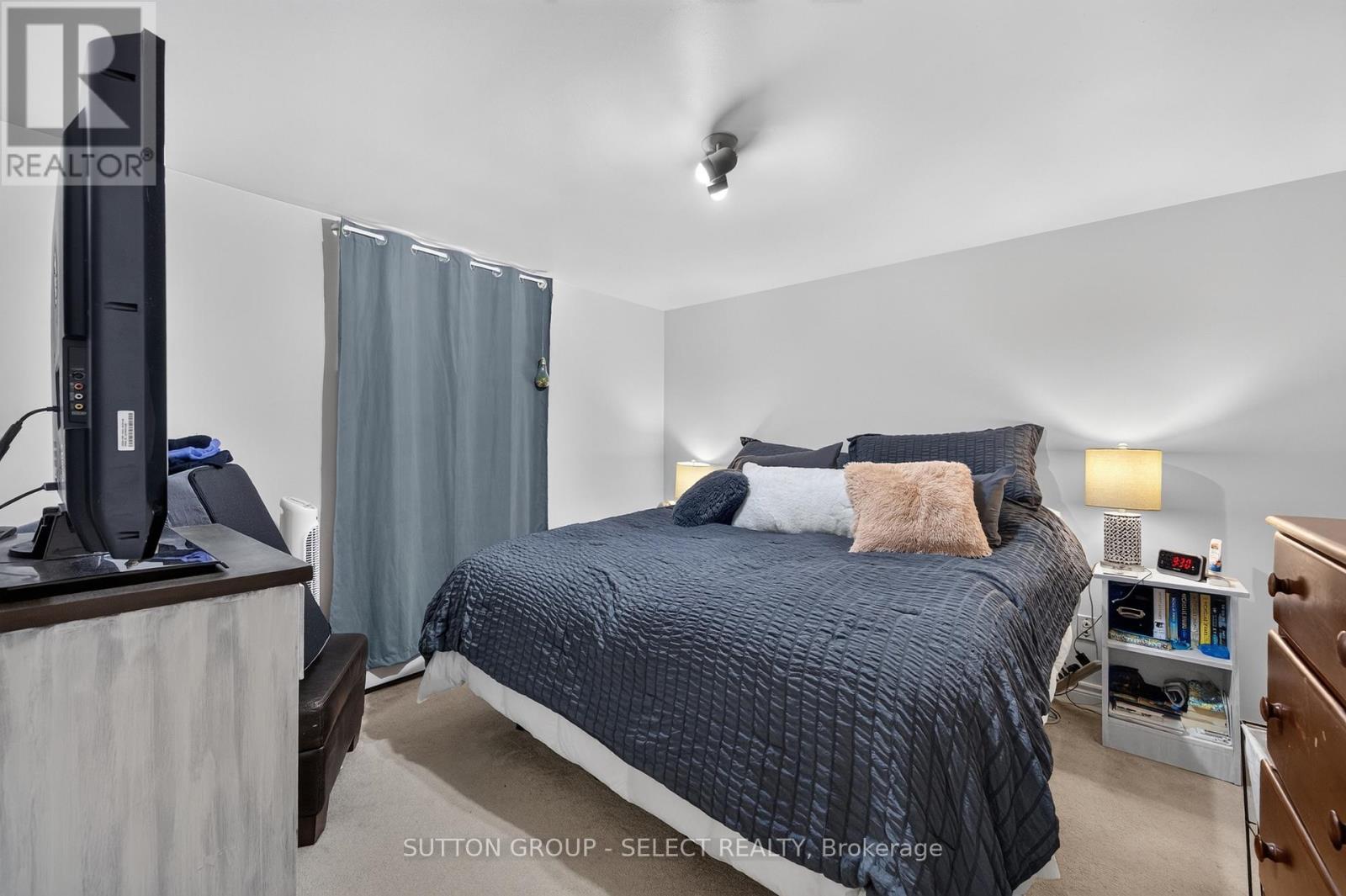 8 KENNEDY COURT - 29