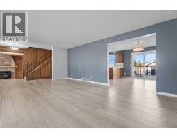 Bedroom - 135 Queensland Road Se, Calgary, AB T2J3R9 Photo 8