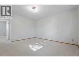 135 Queensland Road Se, Calgary, AB T2J3R9 Photo 25