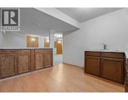 135 Queensland Road Se, Calgary, AB T2J3R9 Photo 38