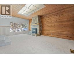 4pc Bathroom - 135 Queensland Road Se, Calgary, AB T2J3R9 Photo 6