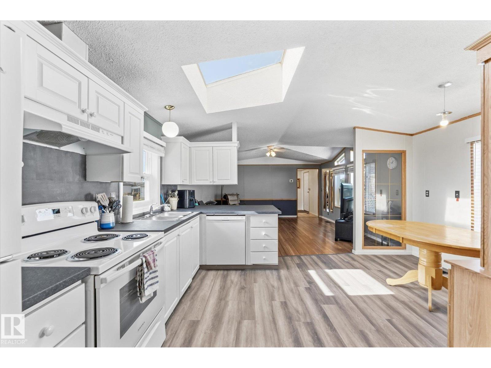 #688 53222 Range Road 272, photo 9
