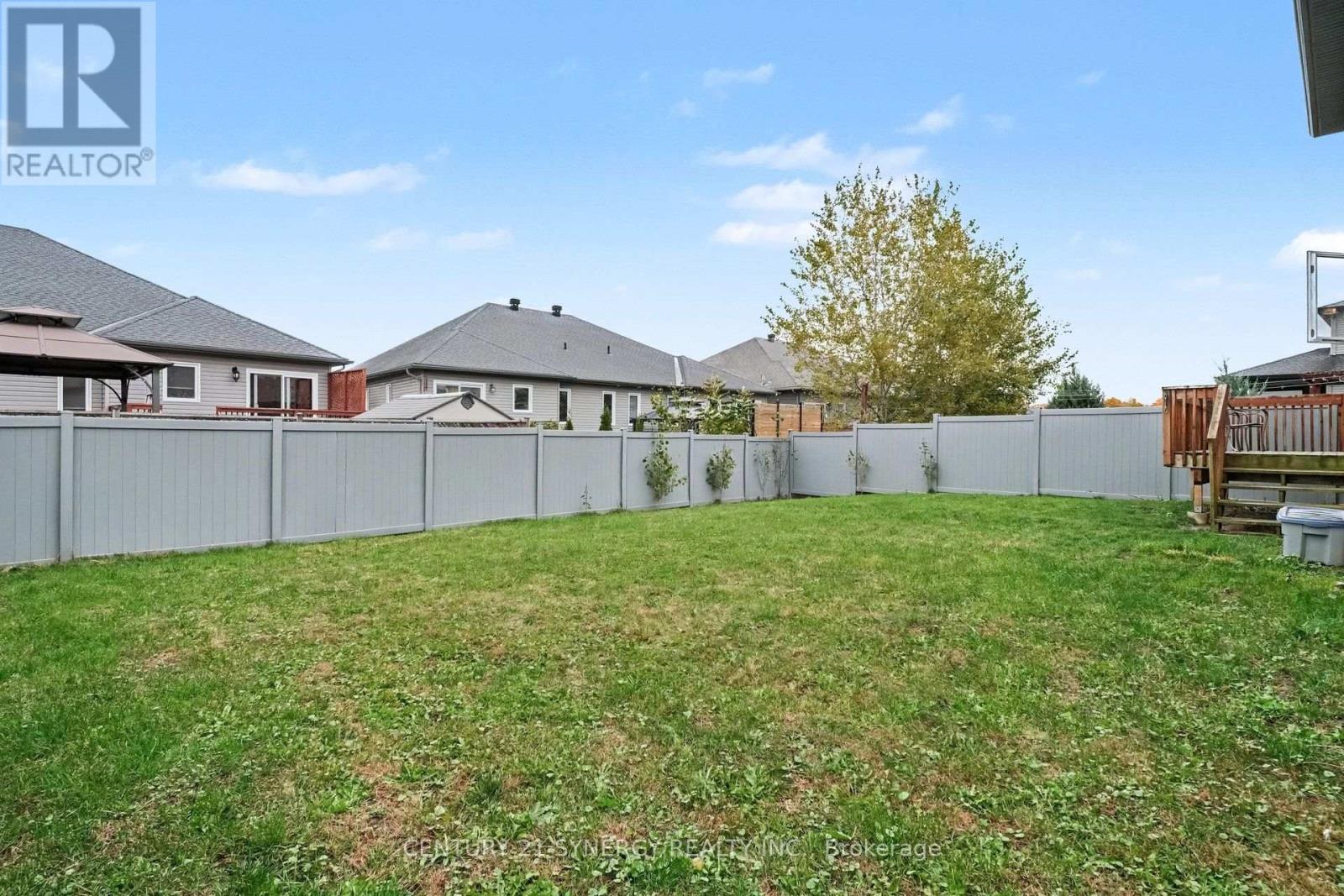 344 Colmar Street — photo 34