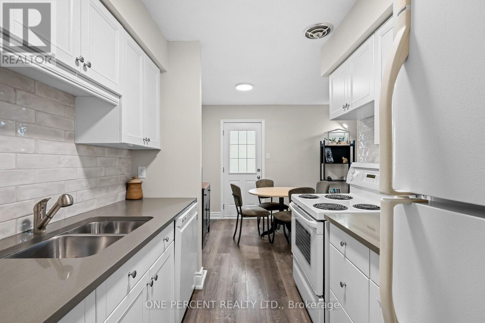 20 Sonnet Crescent — photo 16