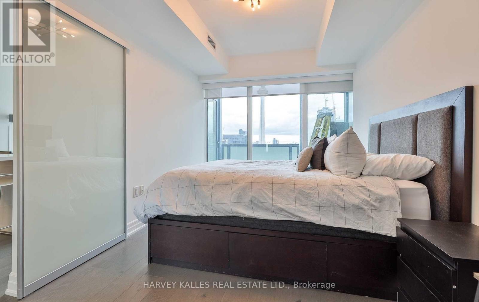 8 The Esplanade Avenue — photo 11