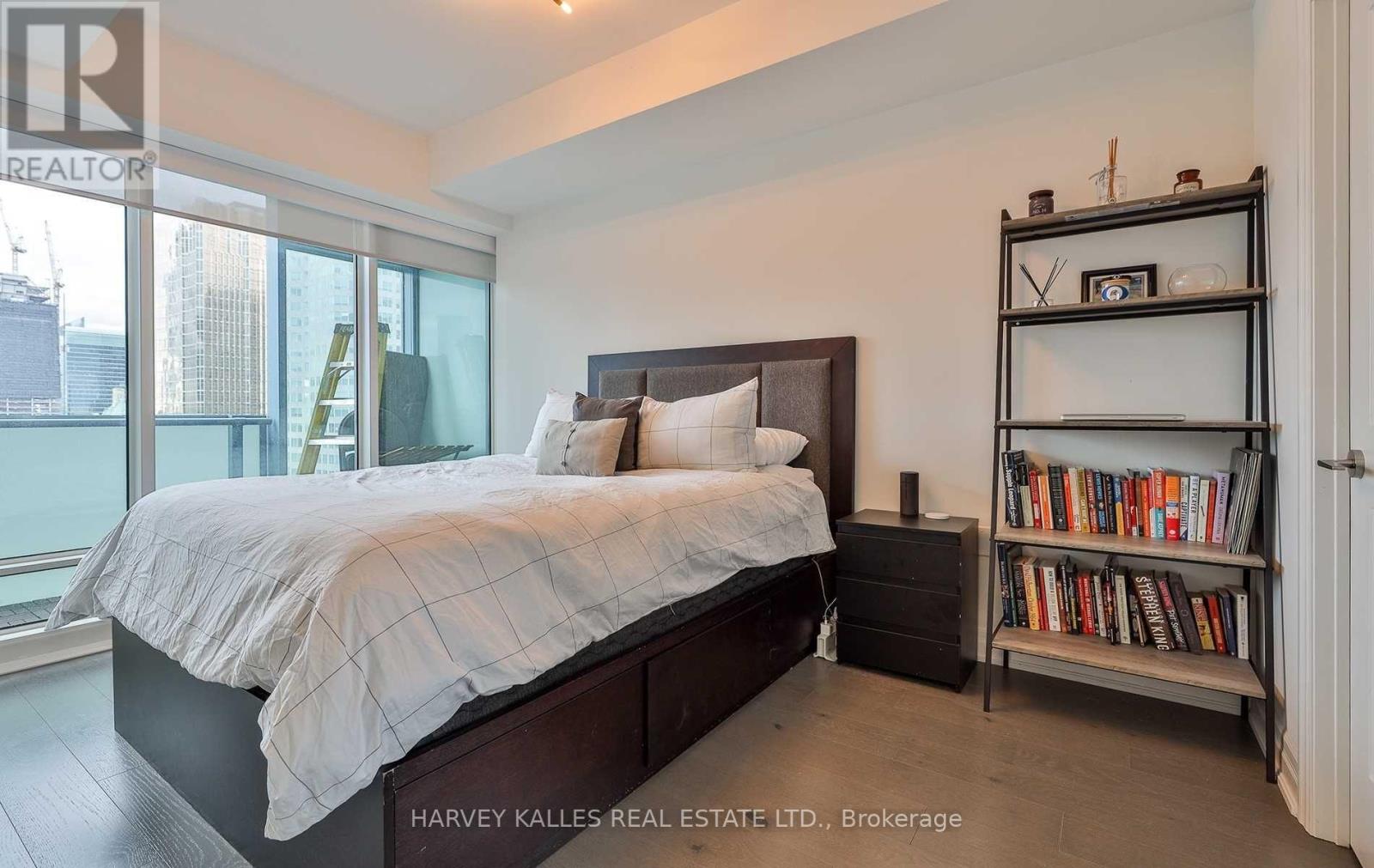 8 The Esplanade Avenue — photo 13