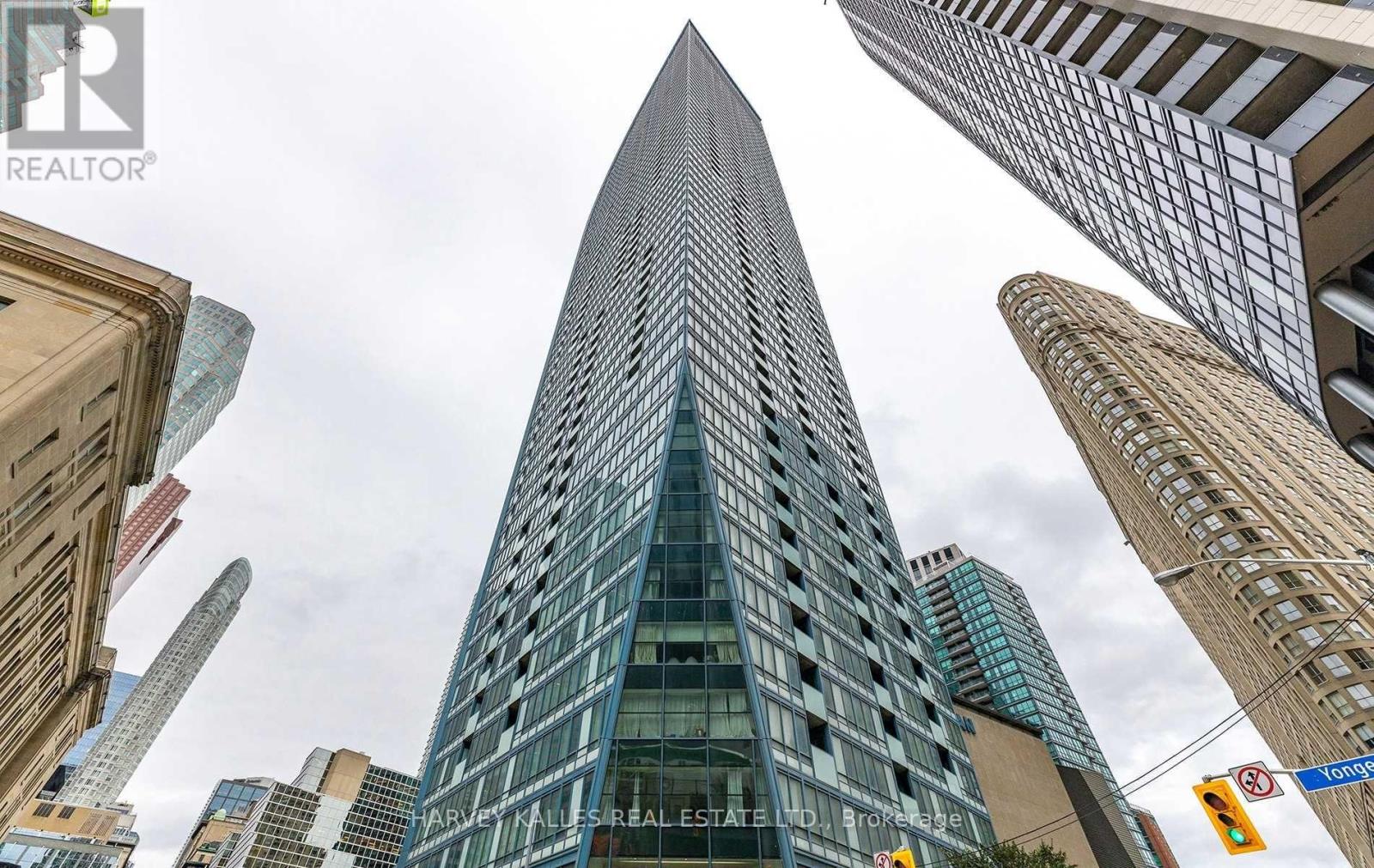 8 The Esplanade Avenue — photo 23