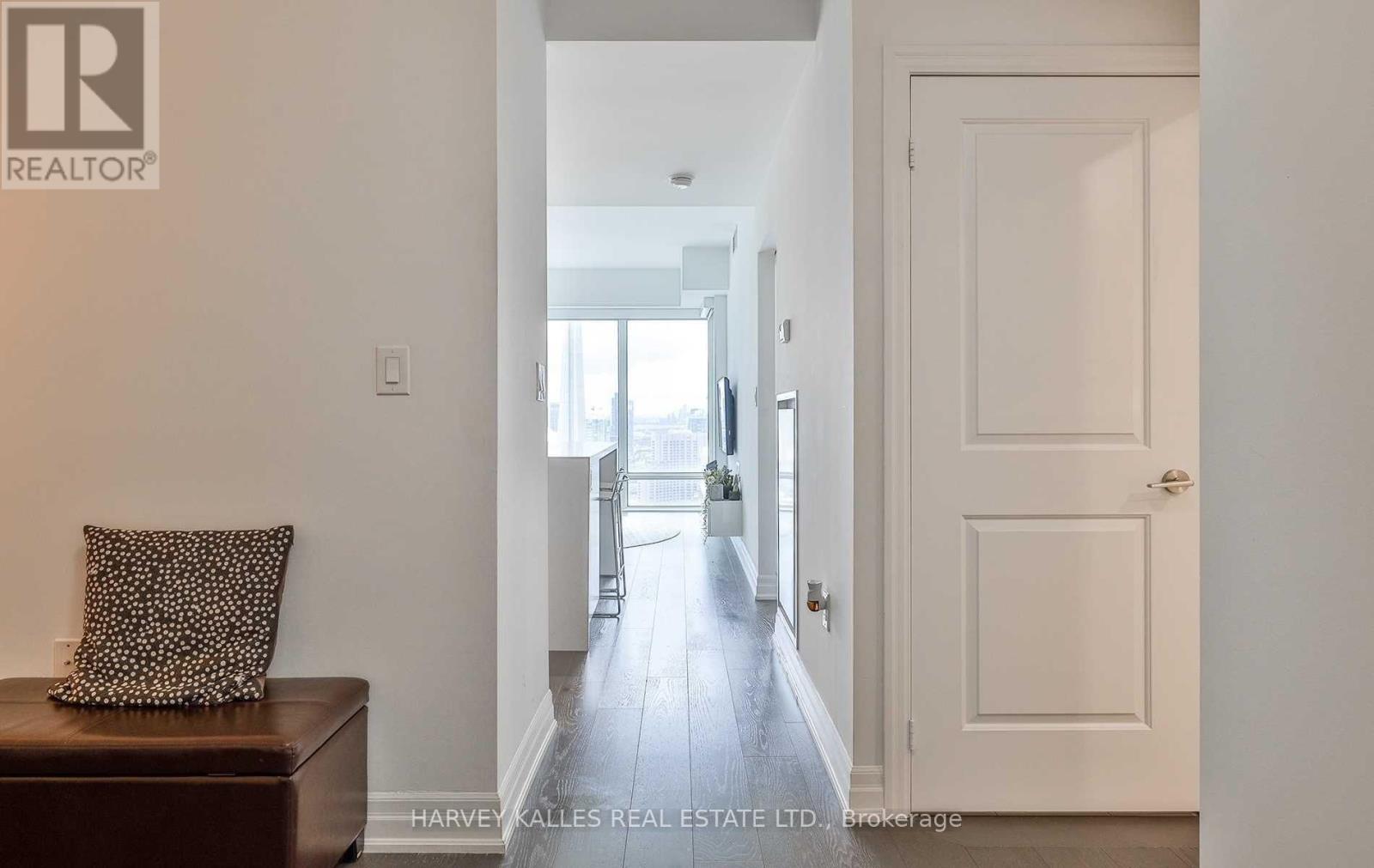 8 The Esplanade Avenue — photo 4