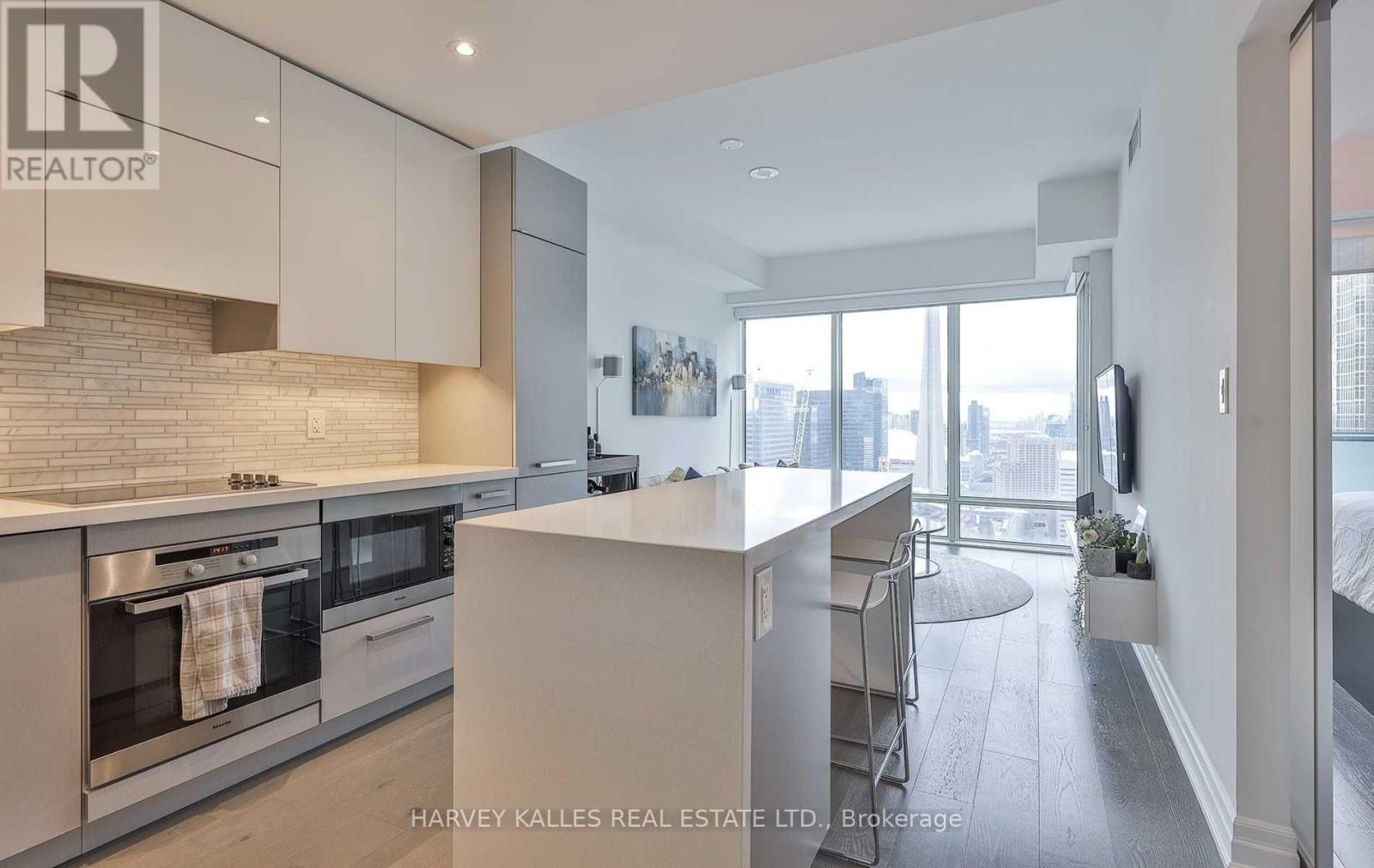 8 The Esplanade Avenue — photo 8
