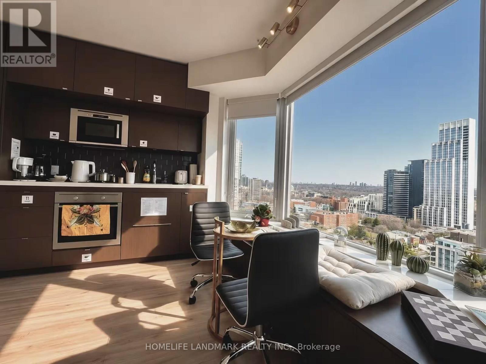 155 Yorkville Avenue — photo 11