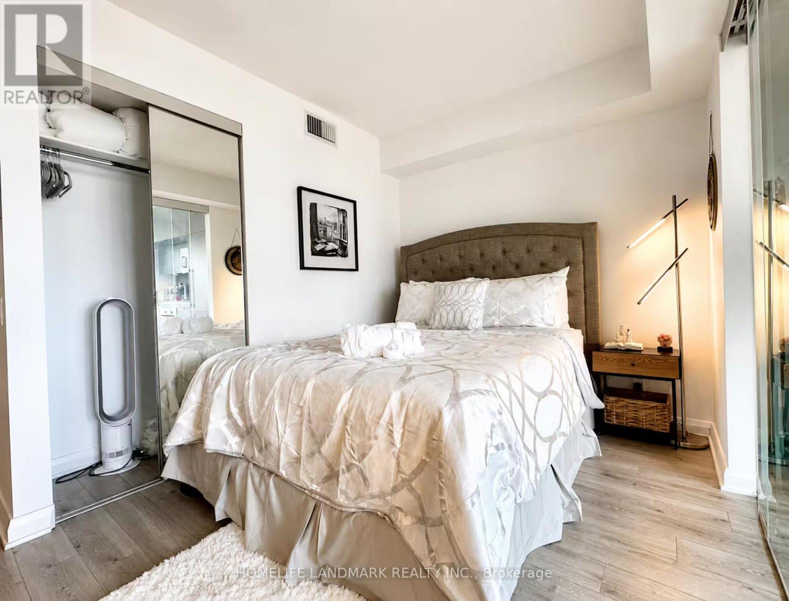 155 Yorkville Avenue — photo 16