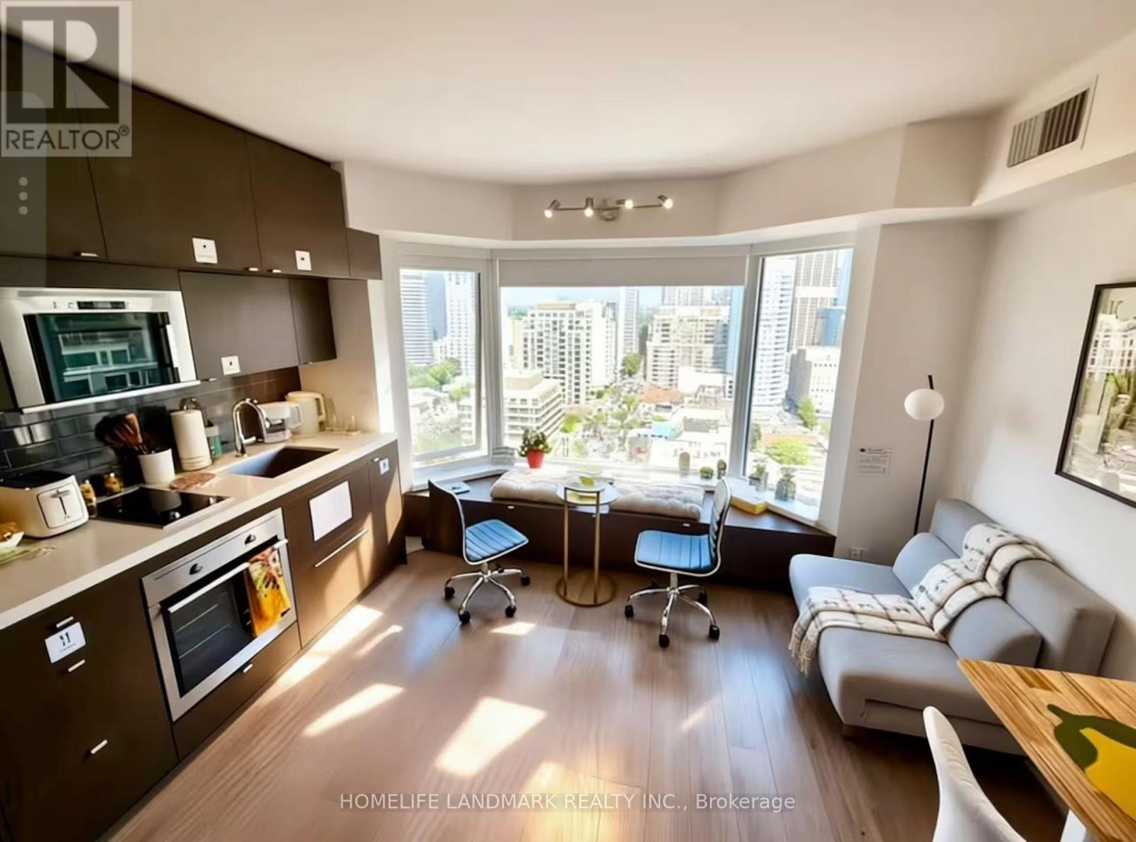 155 Yorkville Avenue — photo 2