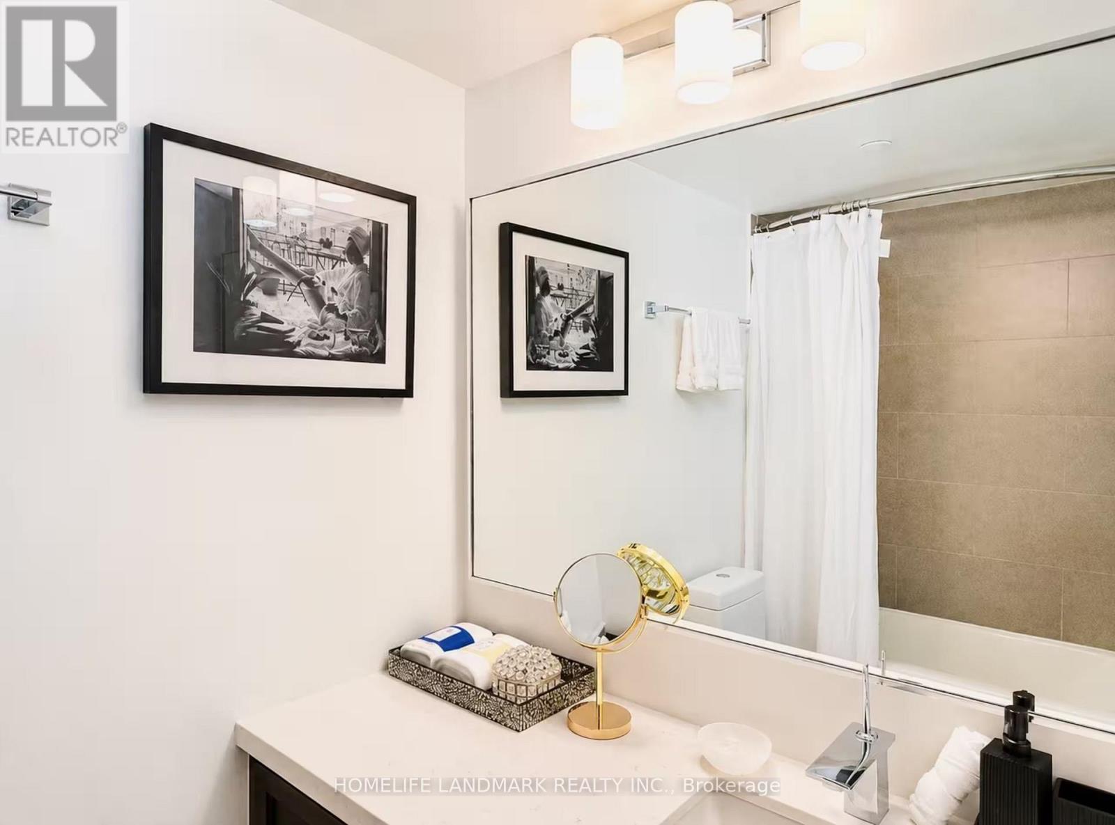 155 Yorkville Avenue — photo 20