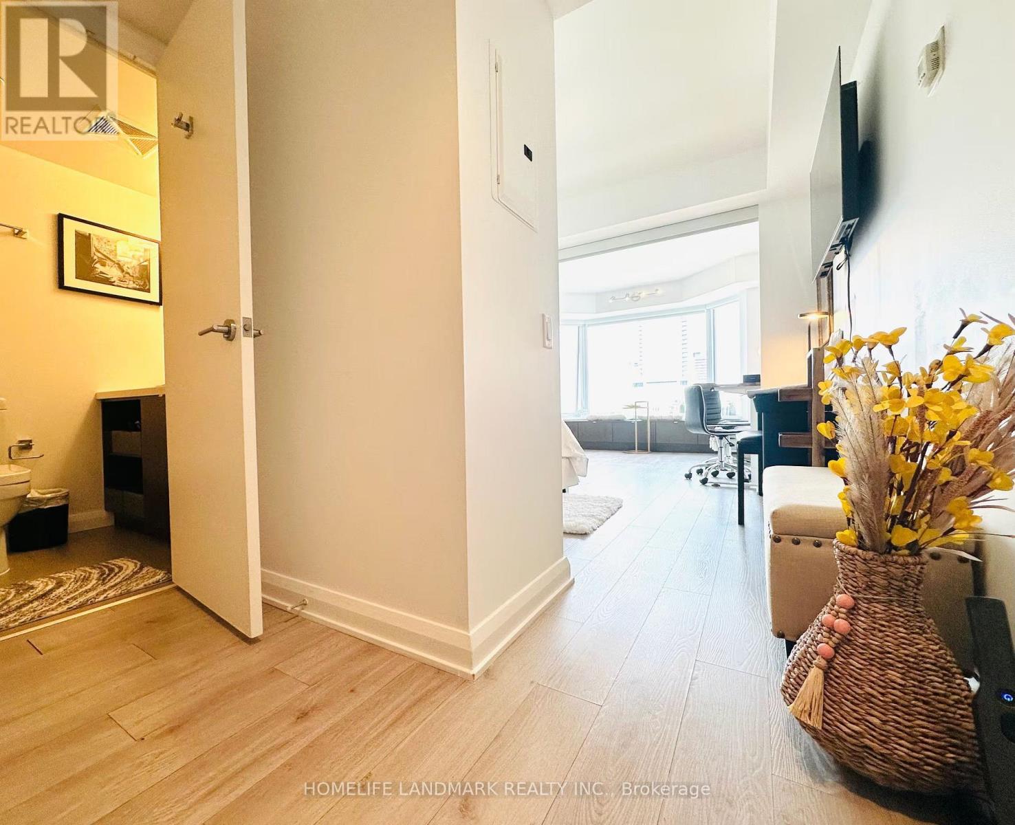 155 Yorkville Avenue — photo 23