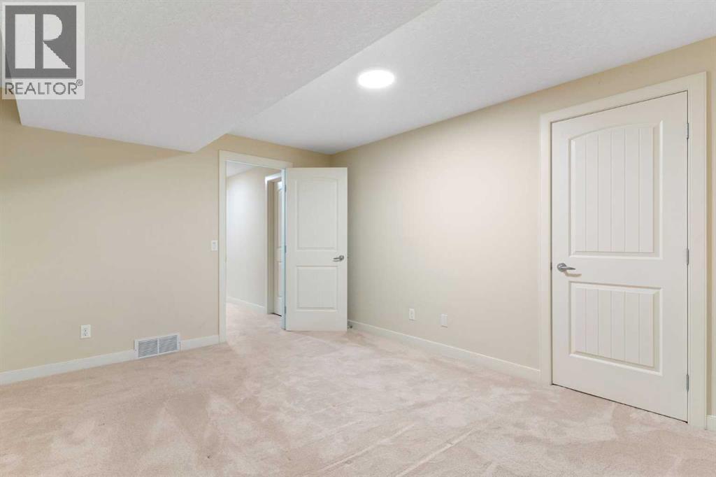 126 30 Avenue NE - 37