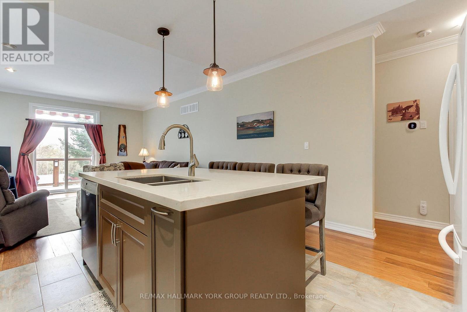 17 Hillview Drive, Newmarket, ON photo 17
