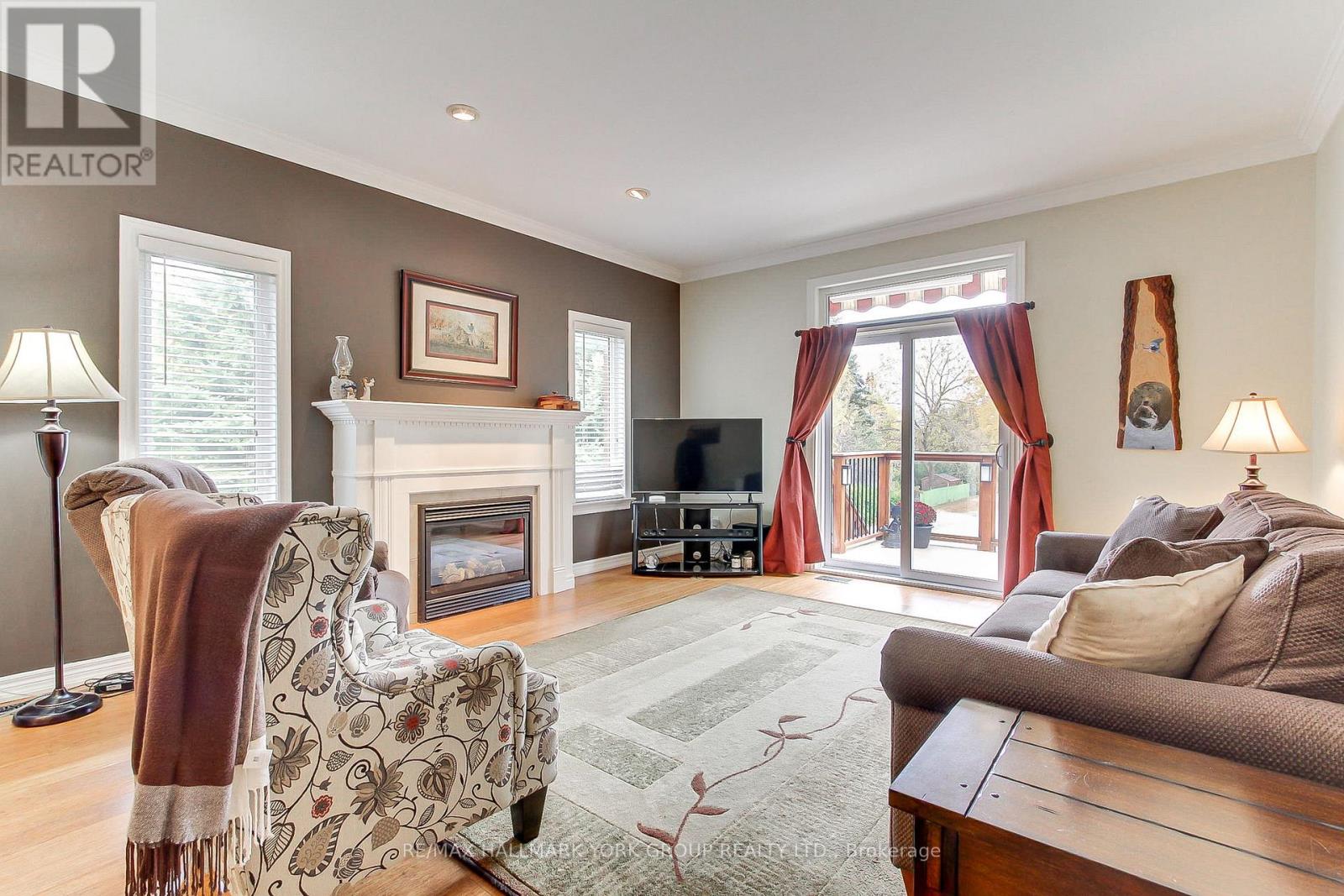17 Hillview Drive, Newmarket, ON photo 19