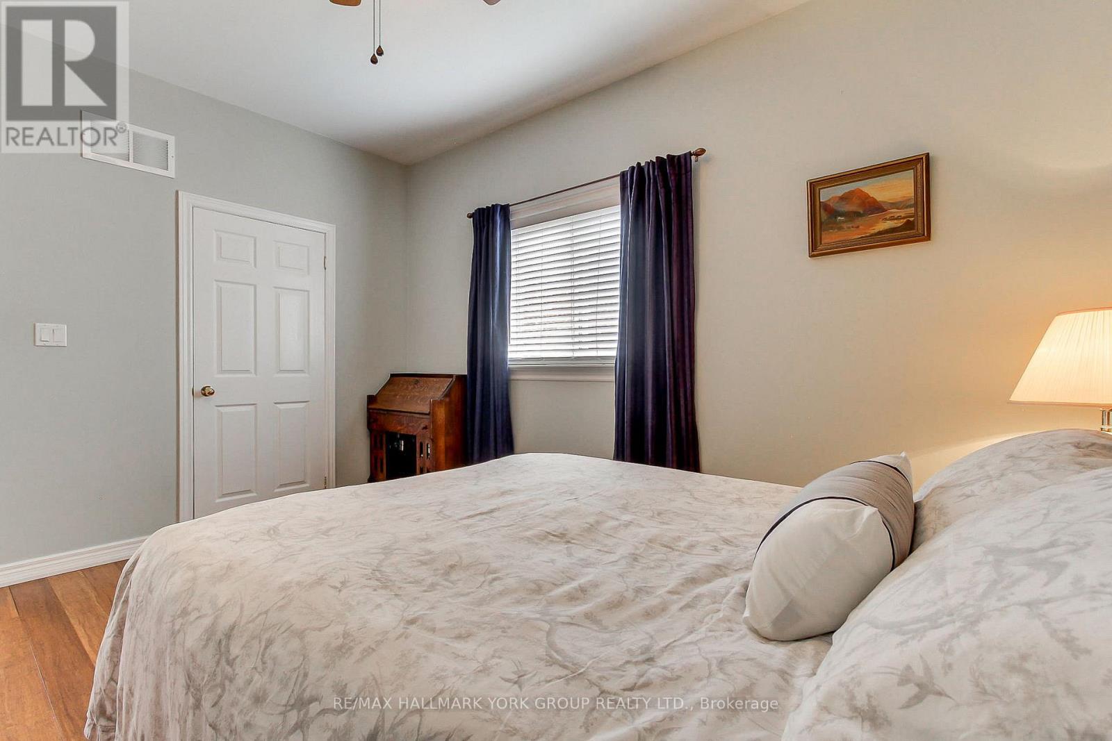 17 Hillview Drive, Newmarket, ON photo 28