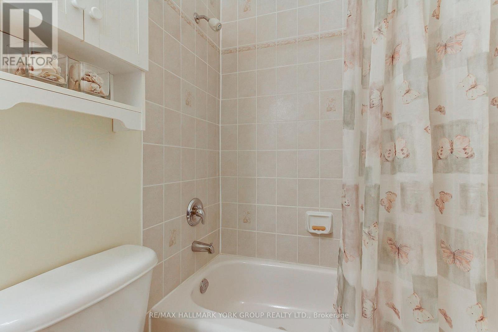 17 Hillview Drive, Newmarket, ON photo 30