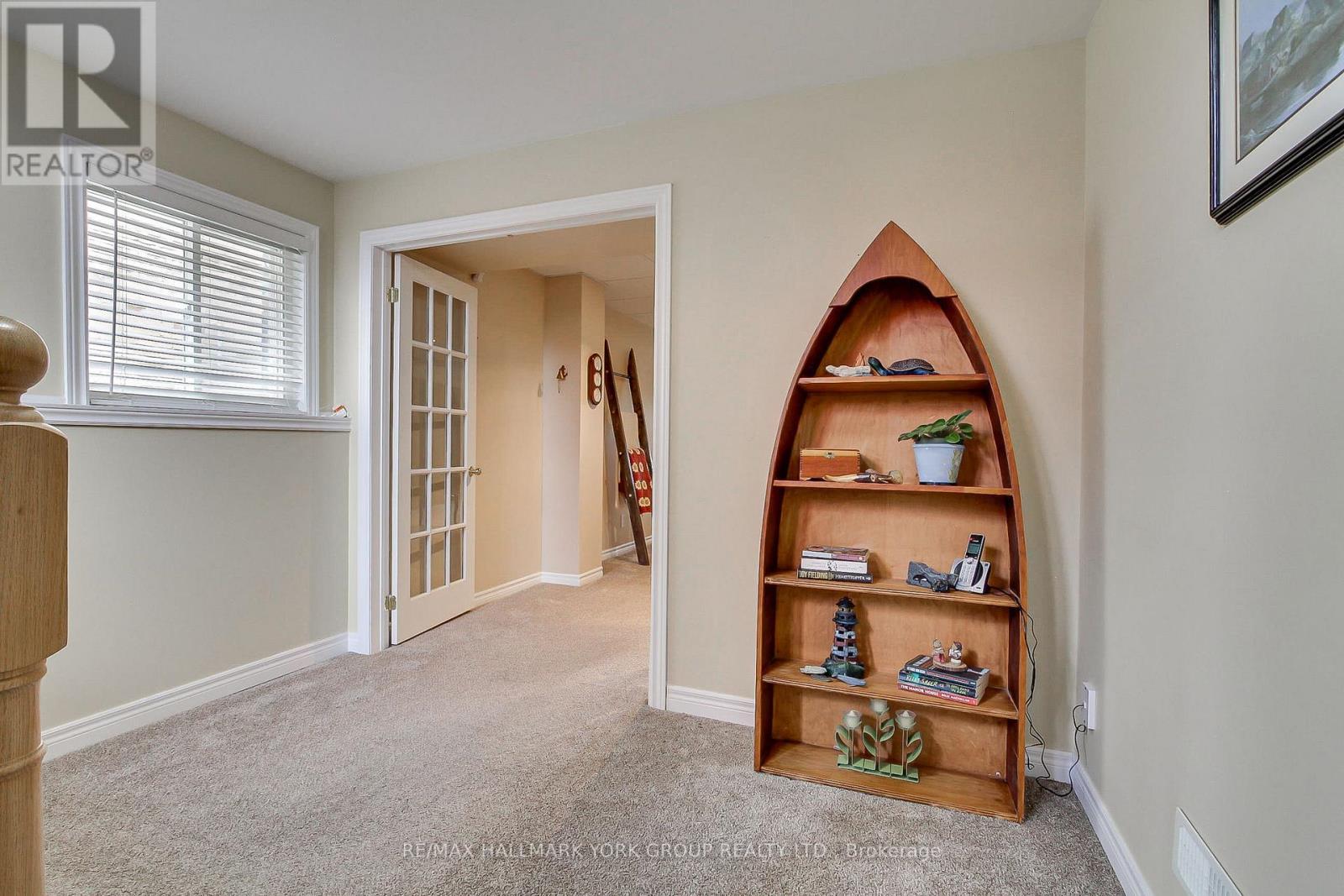 17 Hillview Drive, Newmarket, ON photo 32