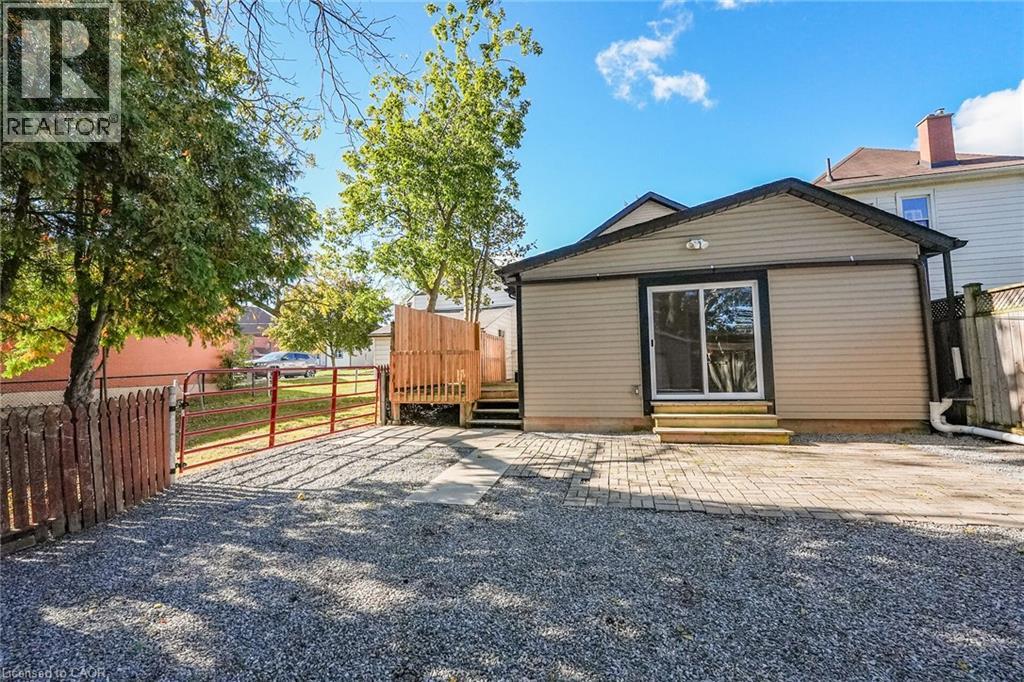15 Adelaide Street — photo 23