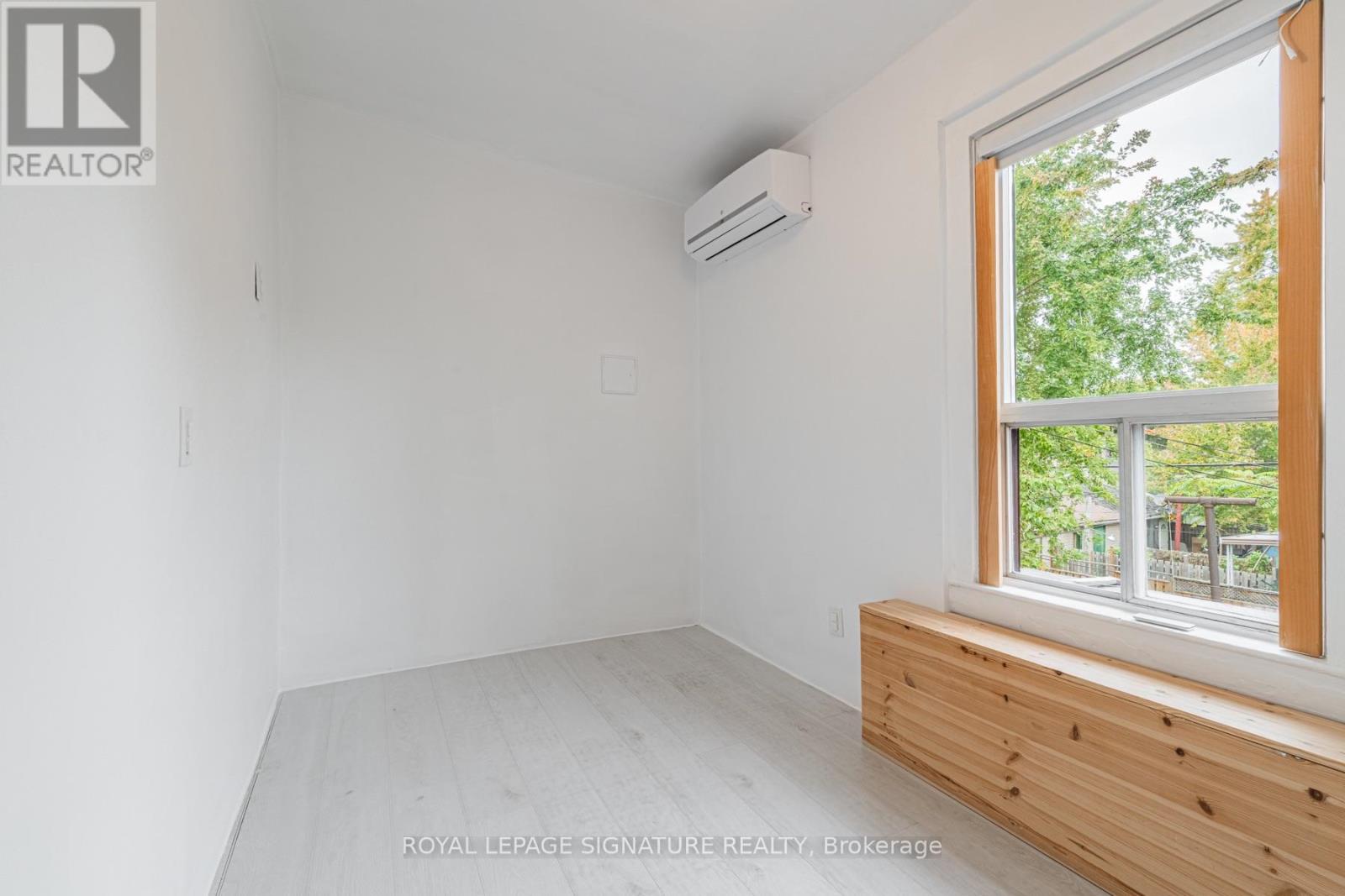 8 Adrian Avenue — photo 16
