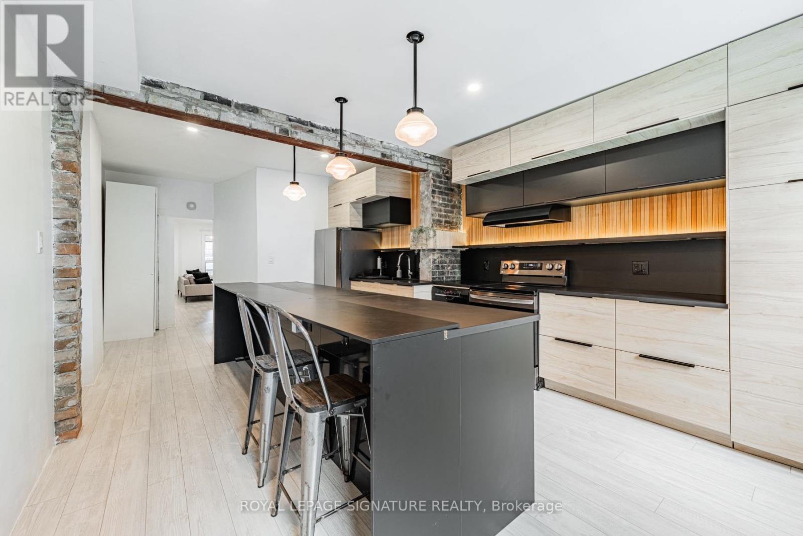 8 Adrian Avenue — photo 7