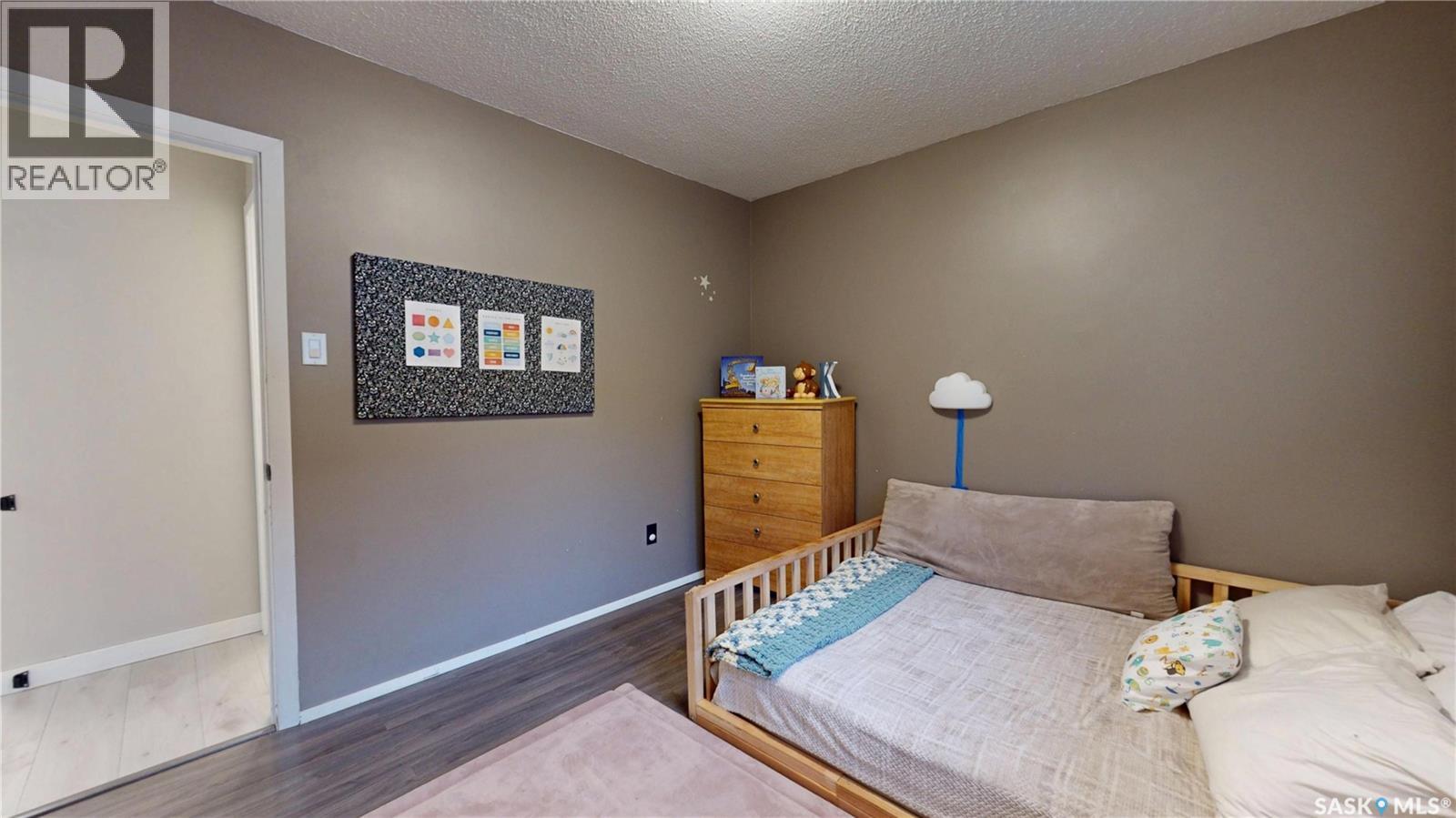 55 WALDEN CRESCENT - 63
