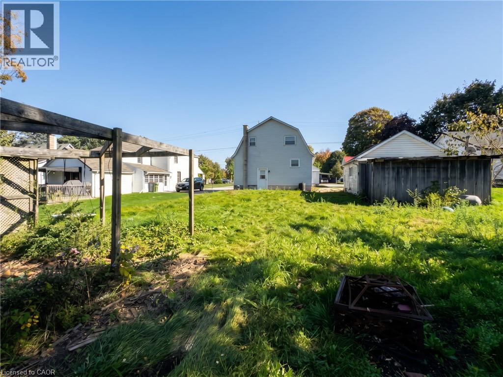 233 TALBOT Street - 25