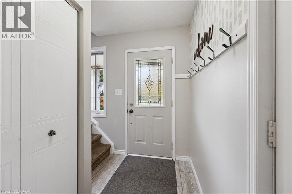 165 CAVELLETTI Court, Waterloo — photo 4