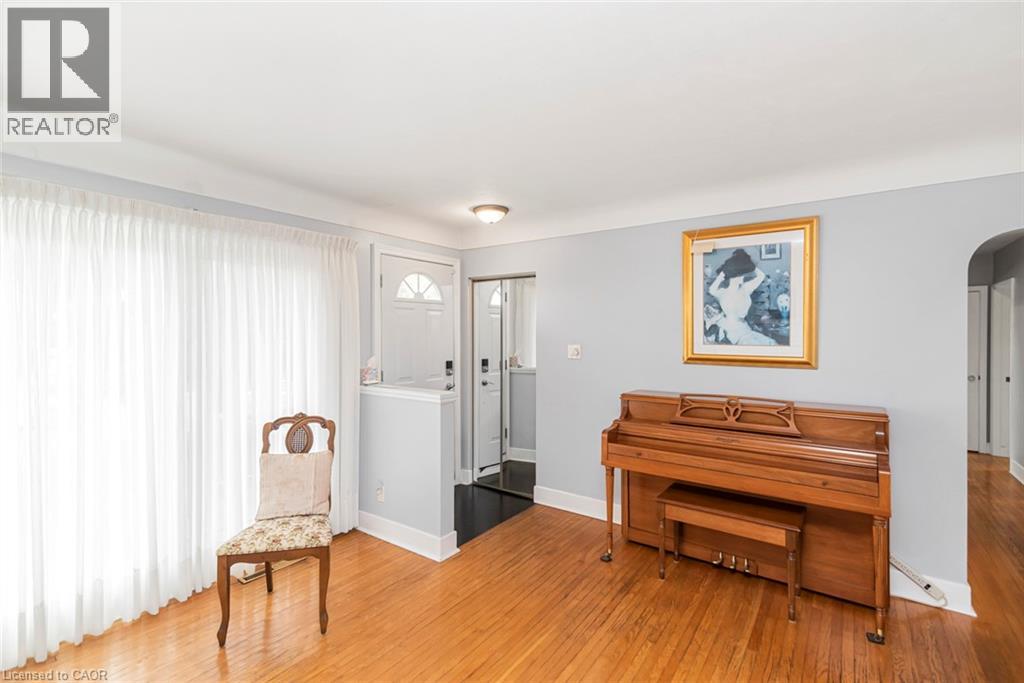 13 Meadowvale Avenue — photo 4