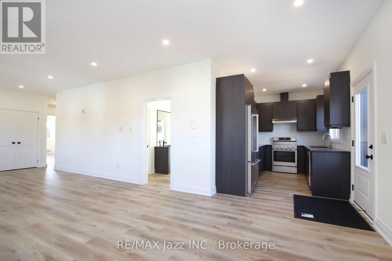 UPPER- 760 Hoskin Avenue, Oshawa, ON photo 8