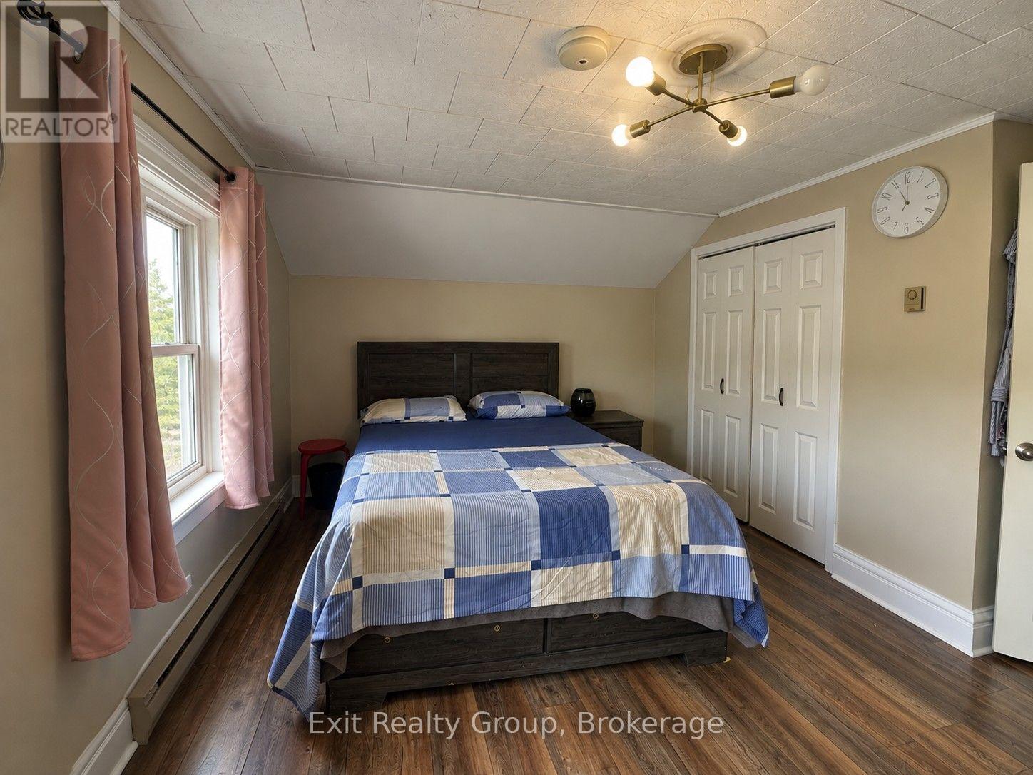 19 Cedar Street, Belleville, ON photo 12