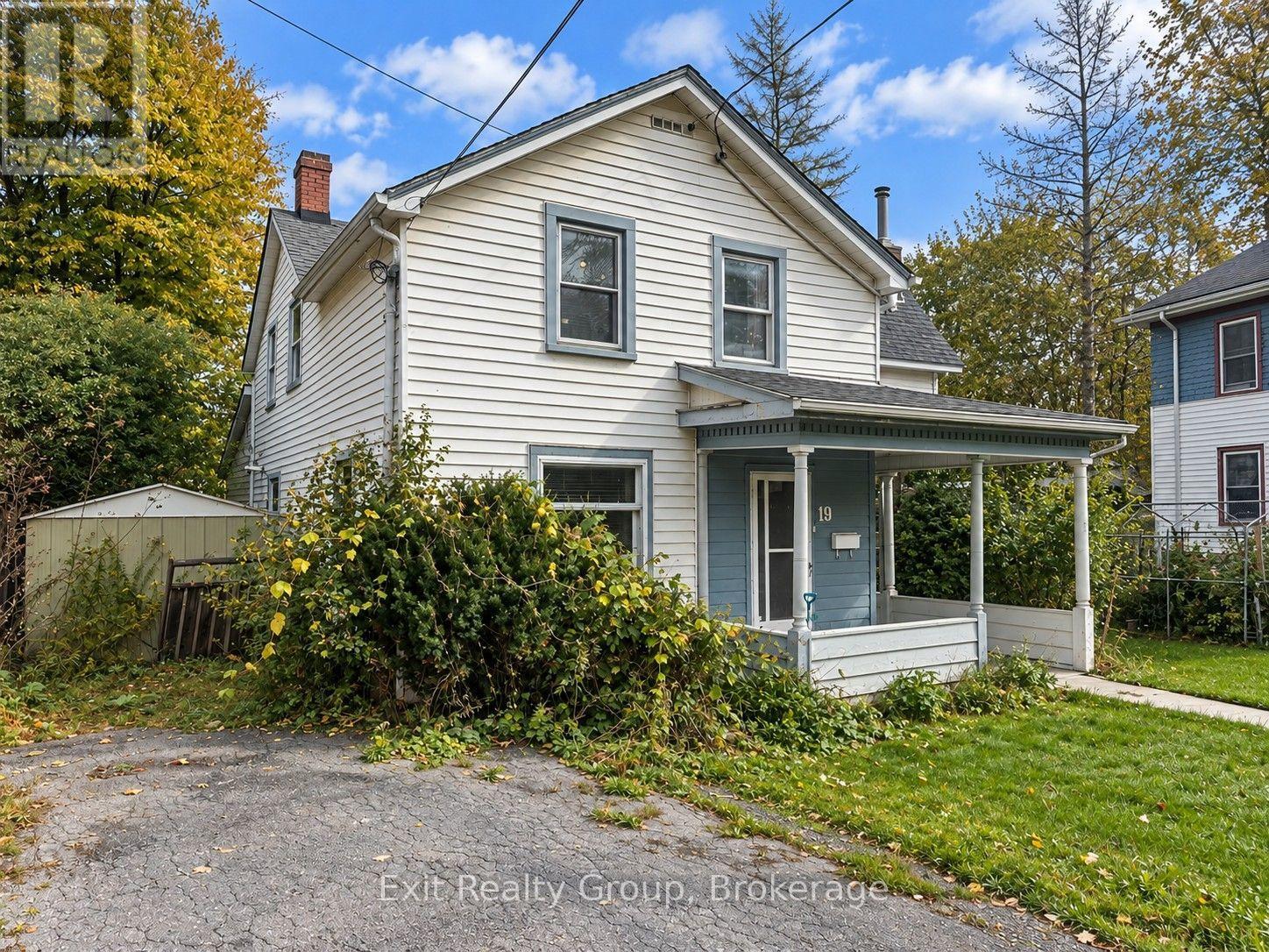 19 Cedar Street, Belleville, ON photo 2