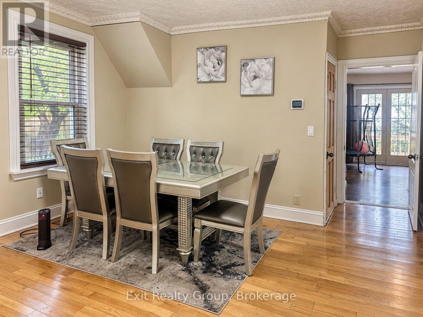 19 Cedar Street, Belleville, ON photo 3