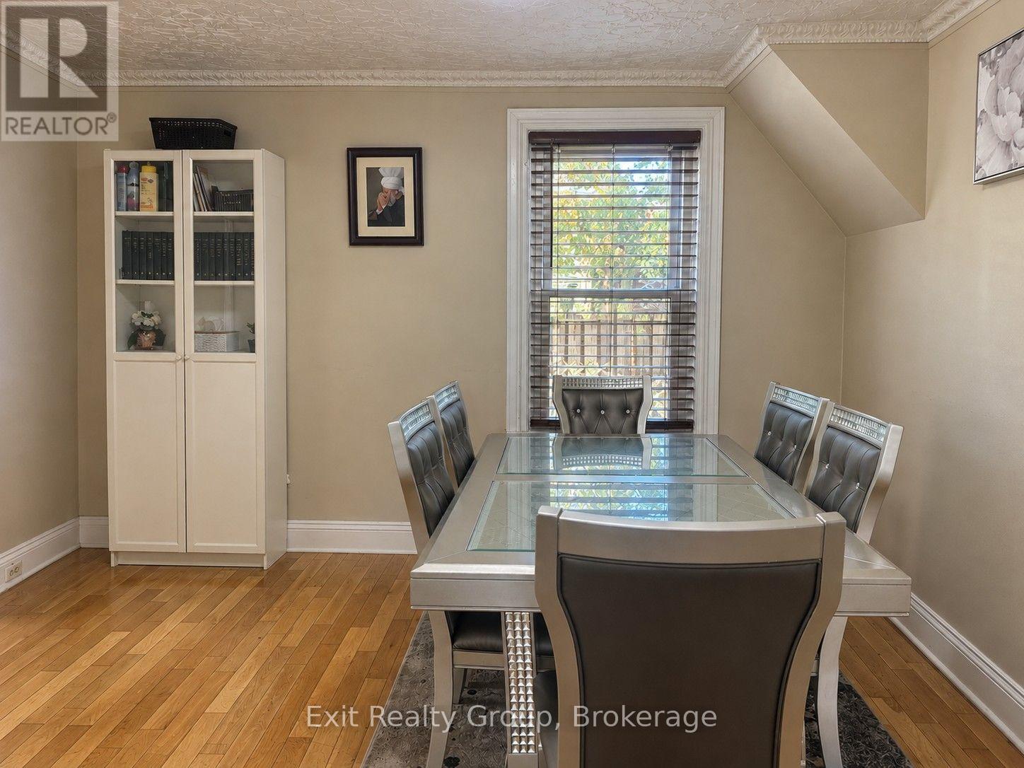 19 Cedar Street, Belleville, ON photo 4