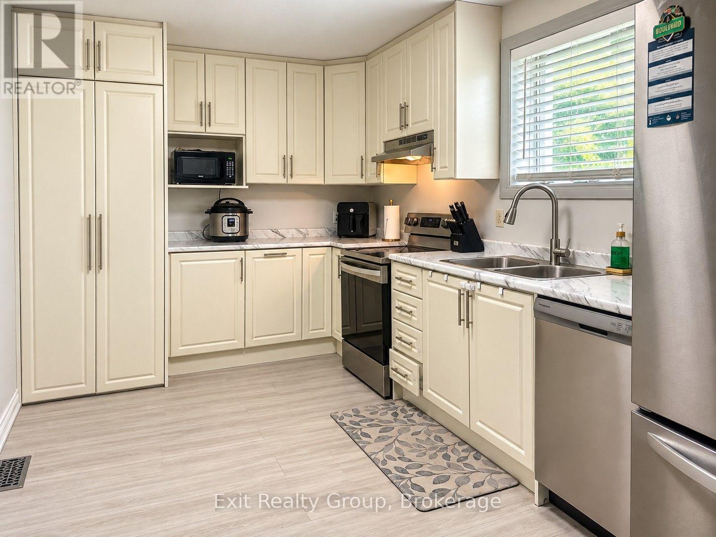 19 Cedar Street, Belleville, ON photo 7