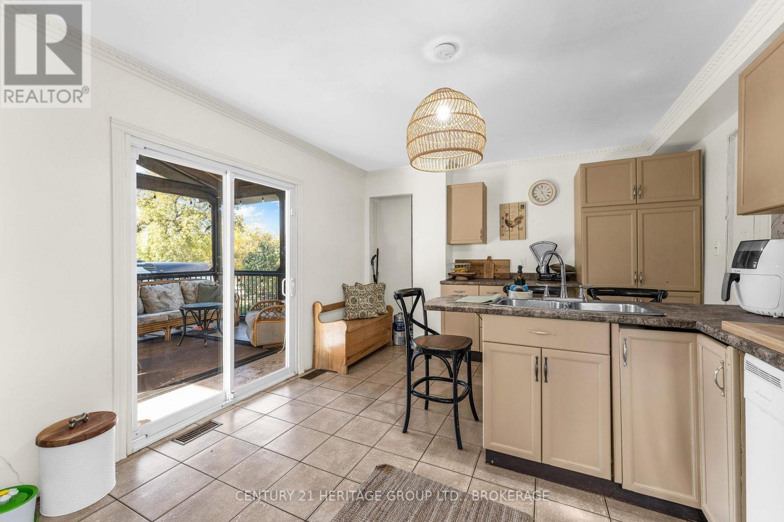 86 Concession Street — photo 16