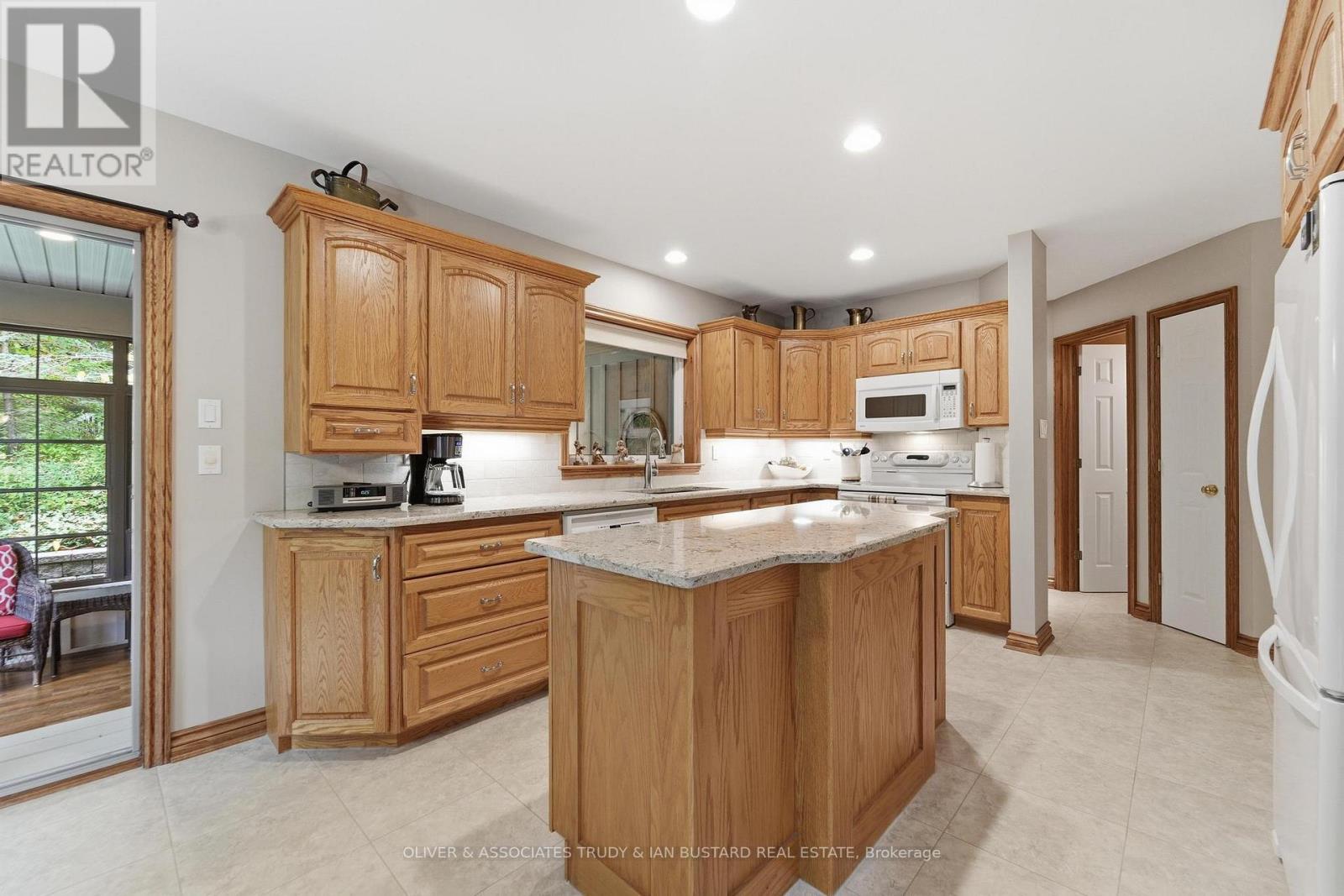 10075 Jennison Crescent — photo 11