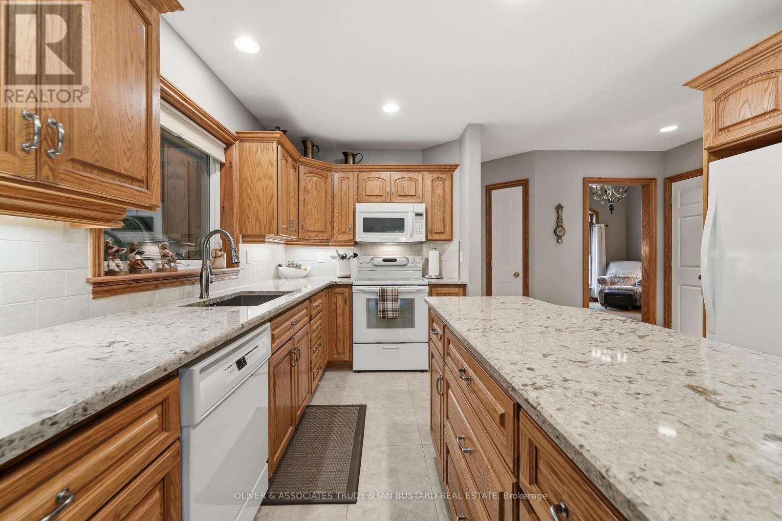 10075 Jennison Crescent — photo 12