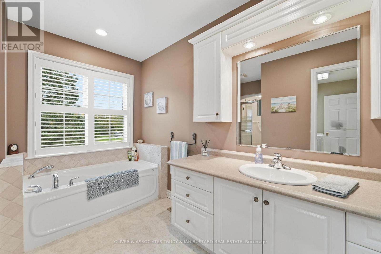10075 Jennison Crescent — photo 24