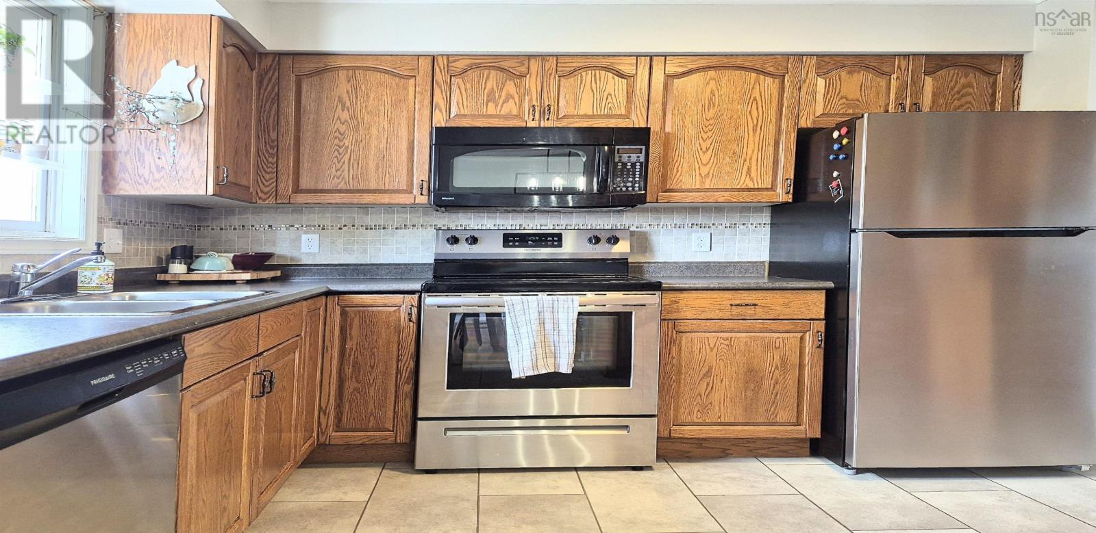 Property 11 of 49 of 48 Townshend Avenue