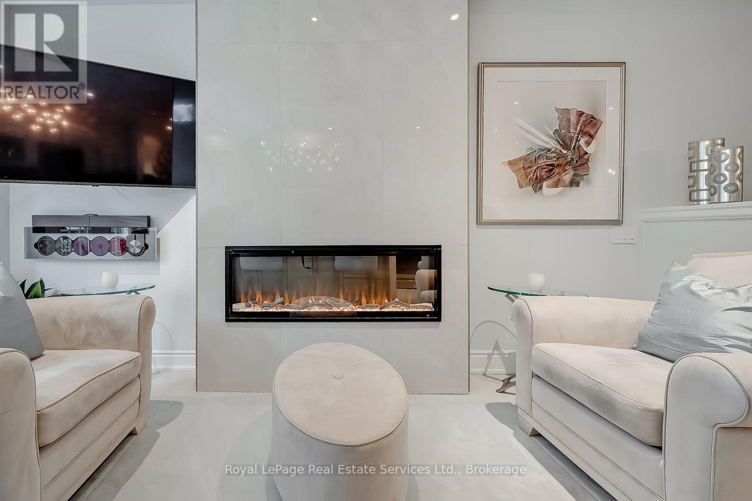 207 TAWNY CRESCENT - 11