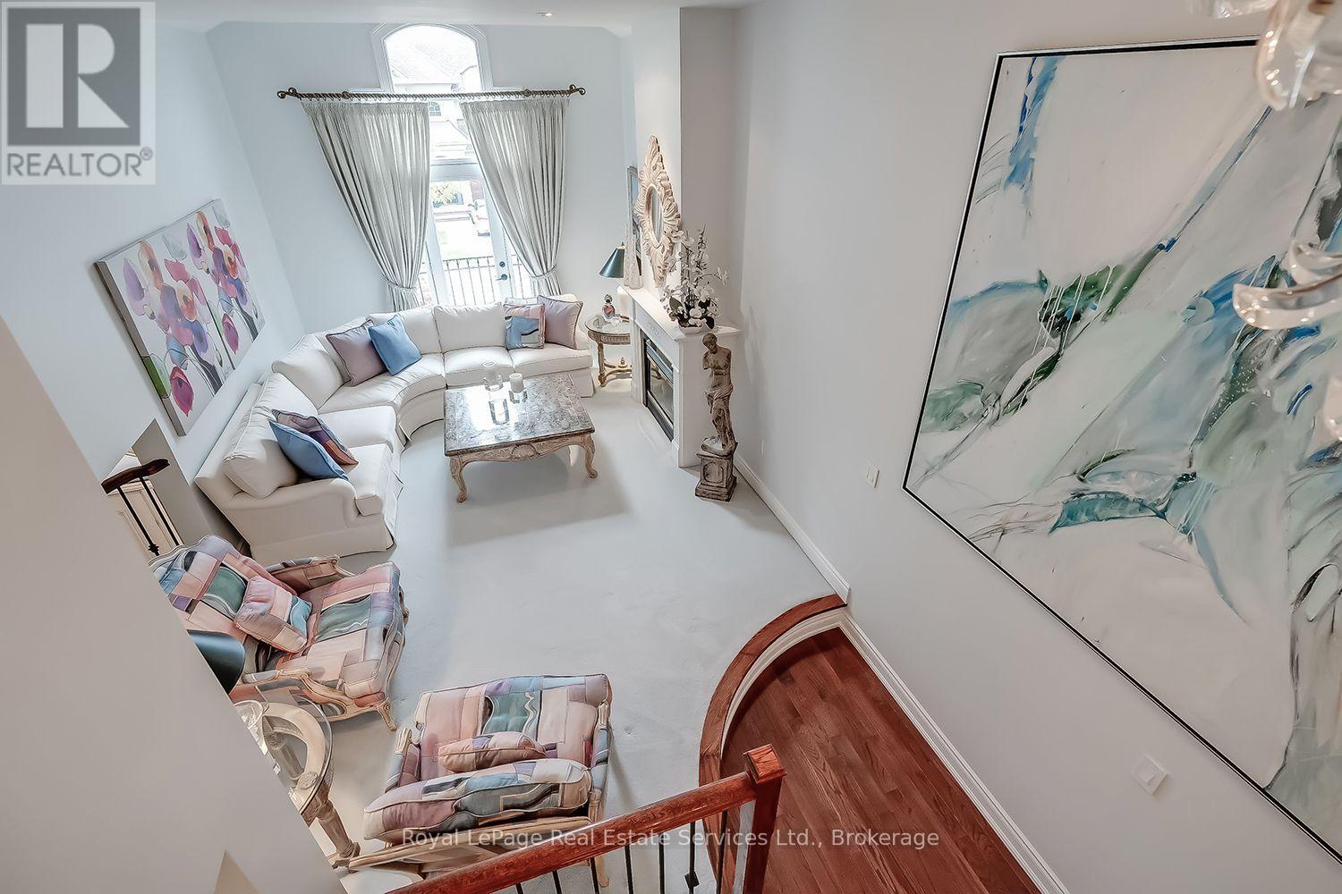 207 TAWNY CRESCENT - 18