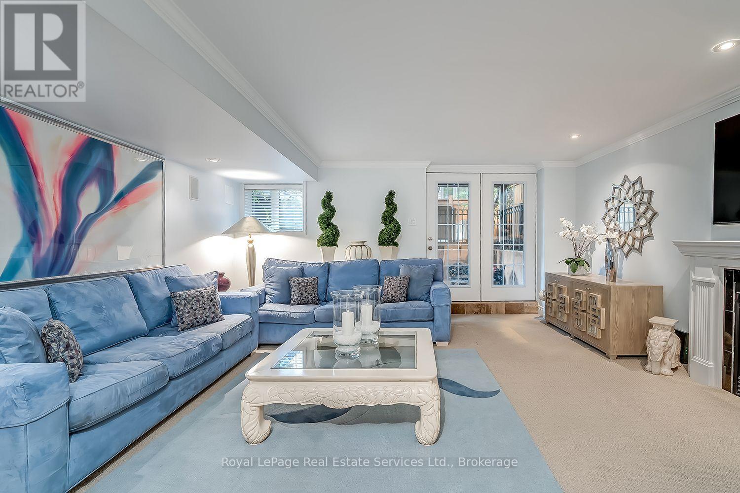 207 TAWNY CRESCENT - 28