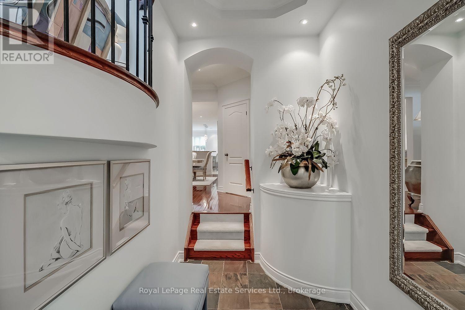 207 Tawny Crescent — photo 3
