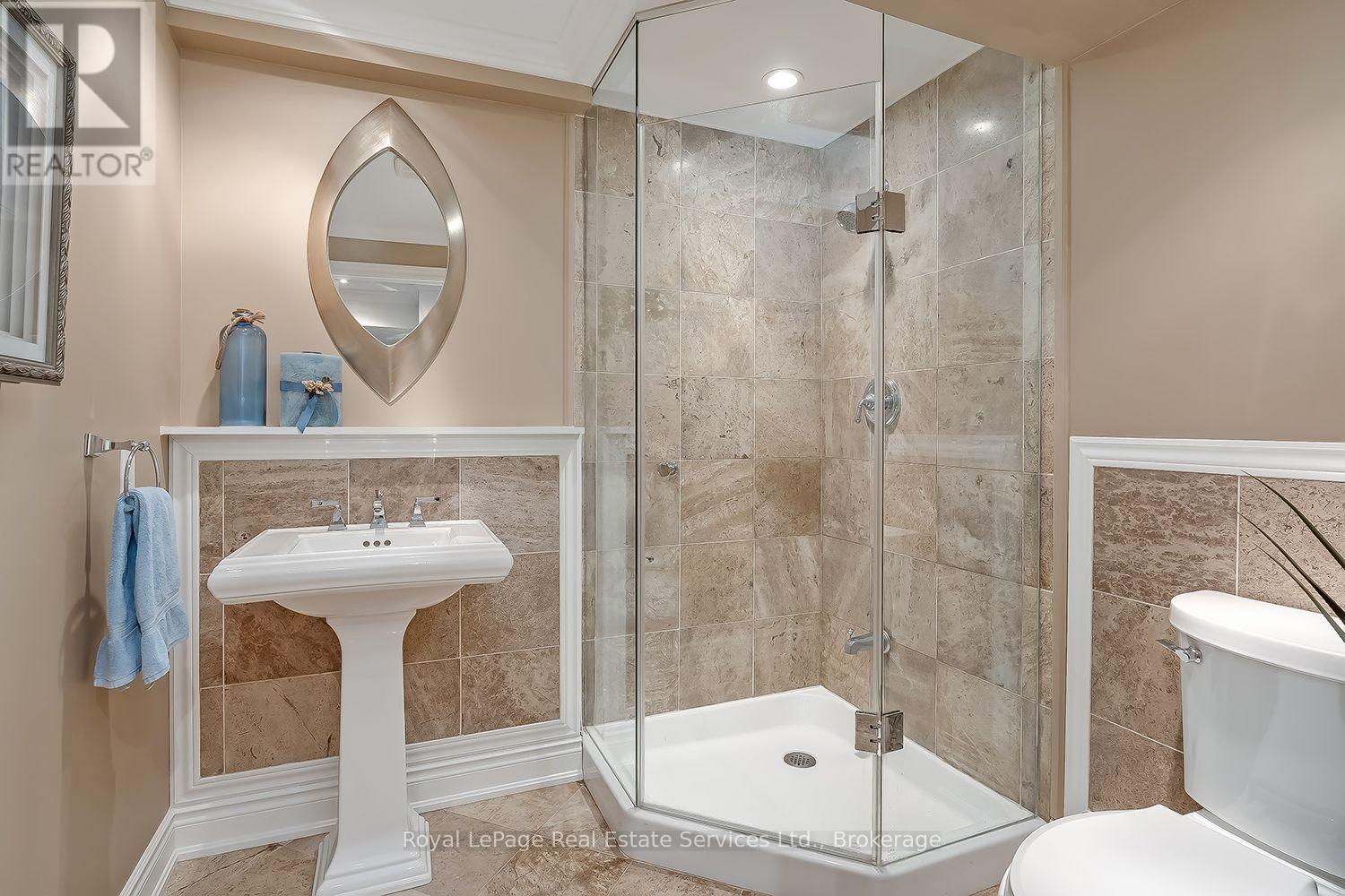 207 TAWNY CRESCENT - 32