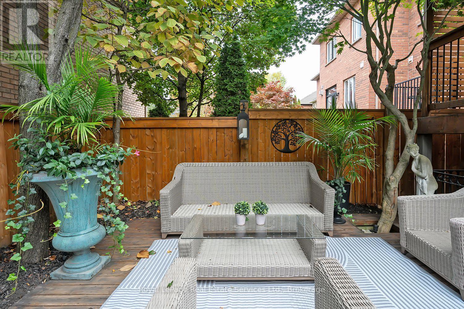 207 TAWNY CRESCENT - 34